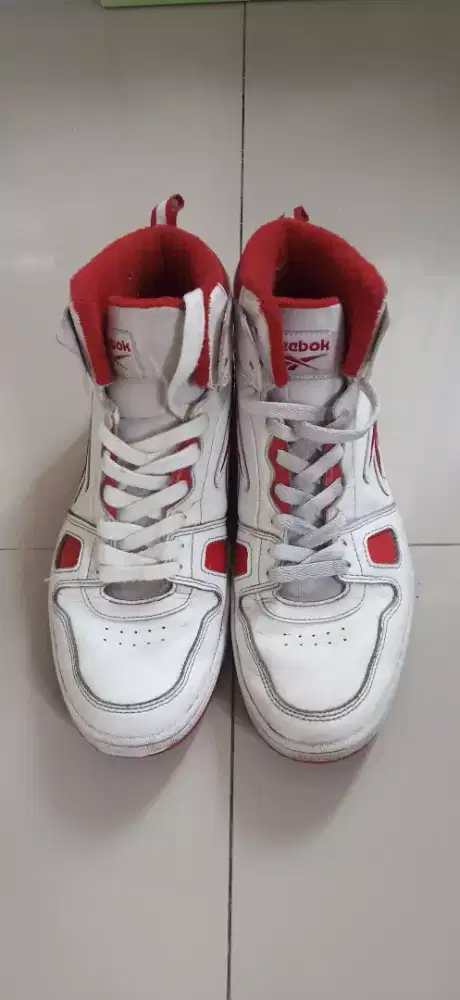 Sepatu Sport Resonator