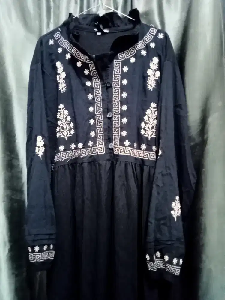 Gamis bordir wanita