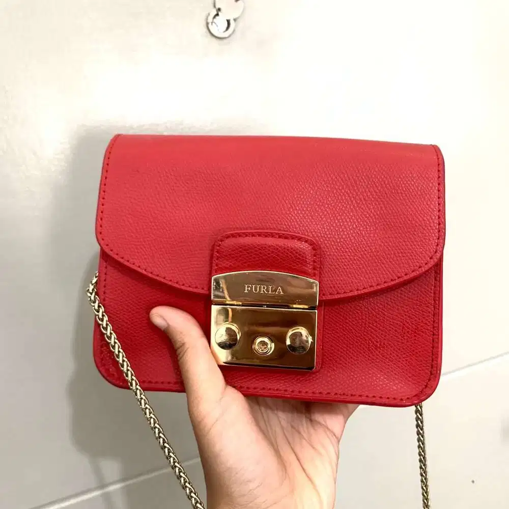 Preloved Tas Furla Metropolis Chain Sling Red Authentic Original