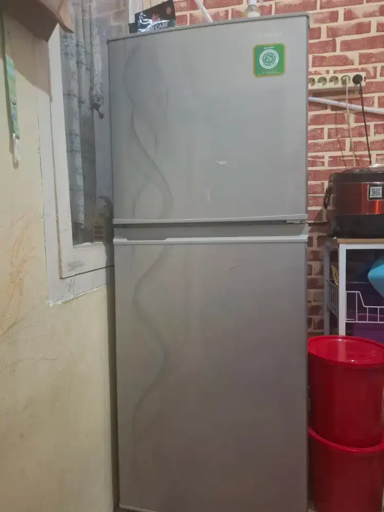 Kulkas merk sharp 2 pintu