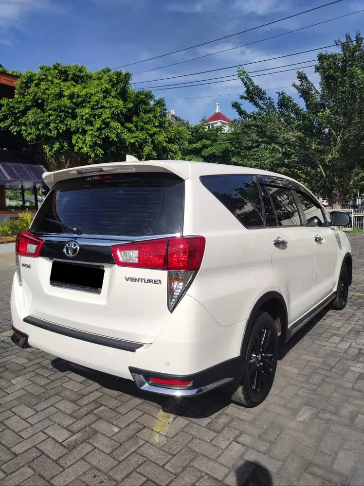Innova Venturer Diesel Matic 2019