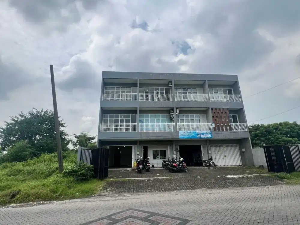 Dijual / Disewakan Ruko 3 Lantai siap Huni Dian Istana