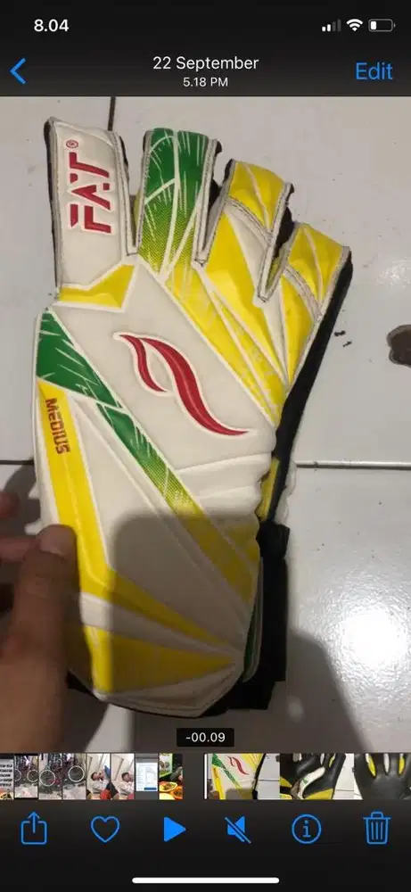 sarung tangan kiper