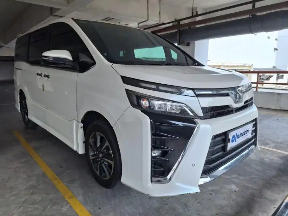 DP RENDAH Toyota Voxy 2.0 Bensin-AT 2018 SYM