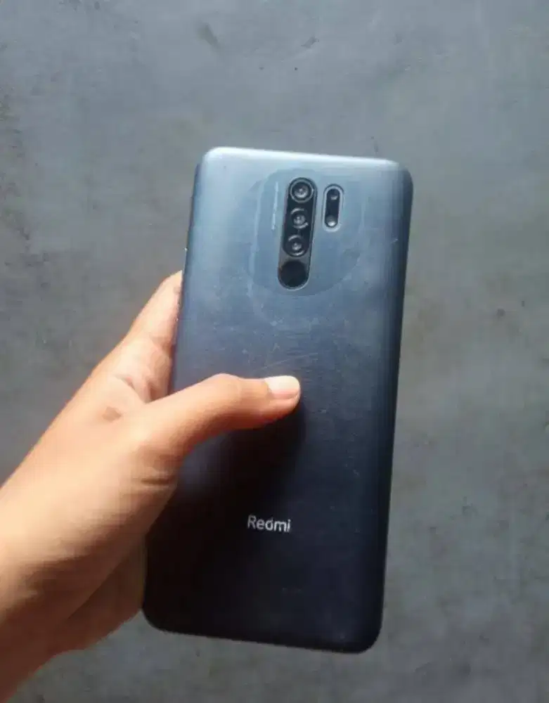 Redmi 9 ram 4+1/64