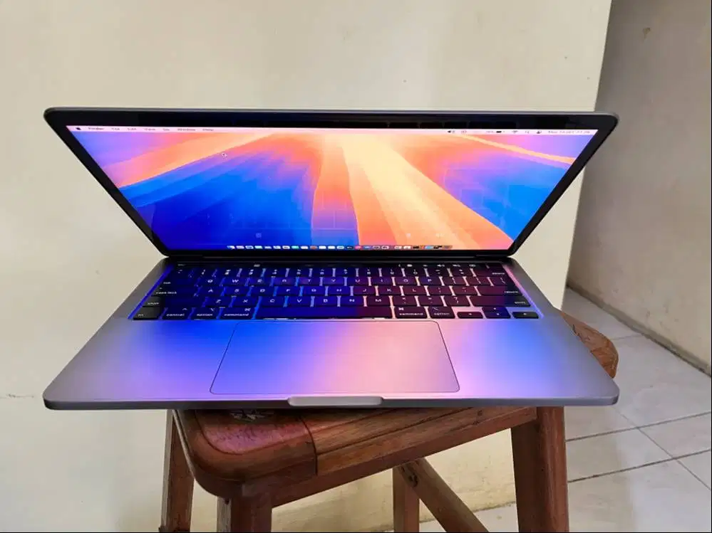 MacBook Pro 2020 Tocuhbar 4 USB RAM 16 SSD 512 Mulus Normal Nominus