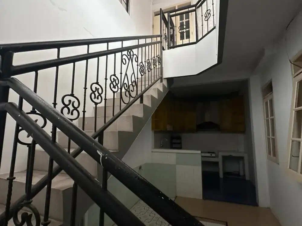 Dijual Rumah 1 1/2 lantai Siap Huni dan bagus  Berlokasi di Sentul city