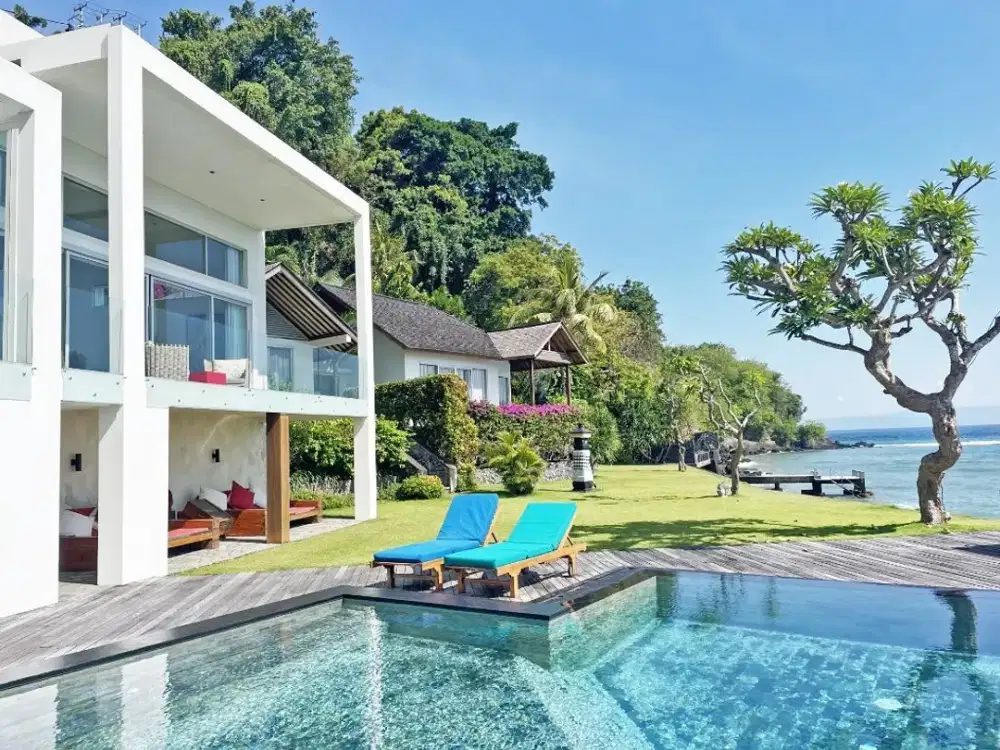 Dijual Vila Mewah Tepi Pantai di Candidasa, Bali