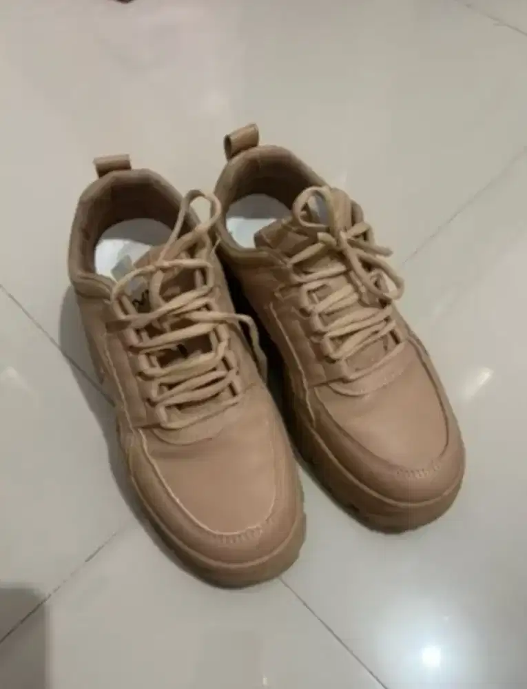 PVN Sepatu Sneakers Wanita Preloved