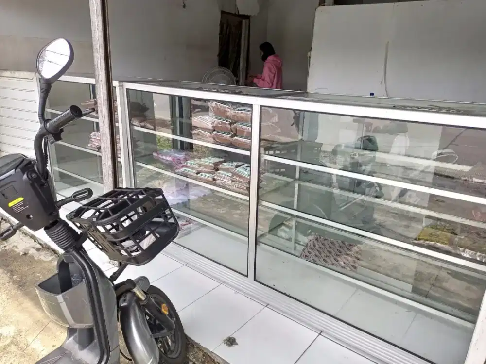 Etalase Tempat usaha panjang 2 Meter