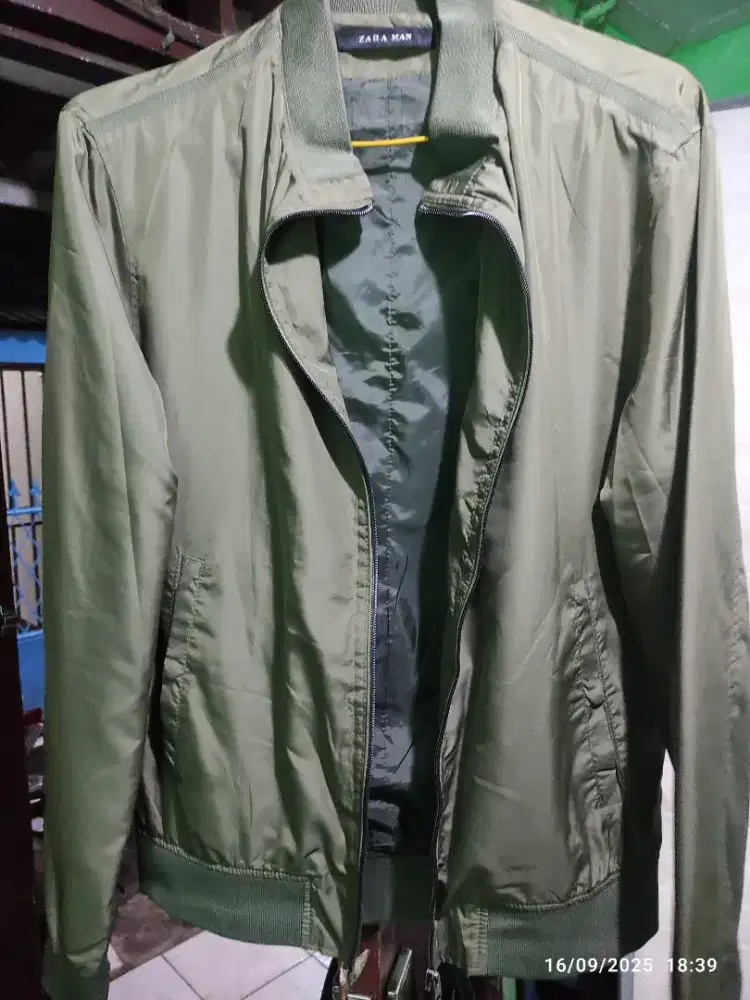 Jaket model bomber Zara Man