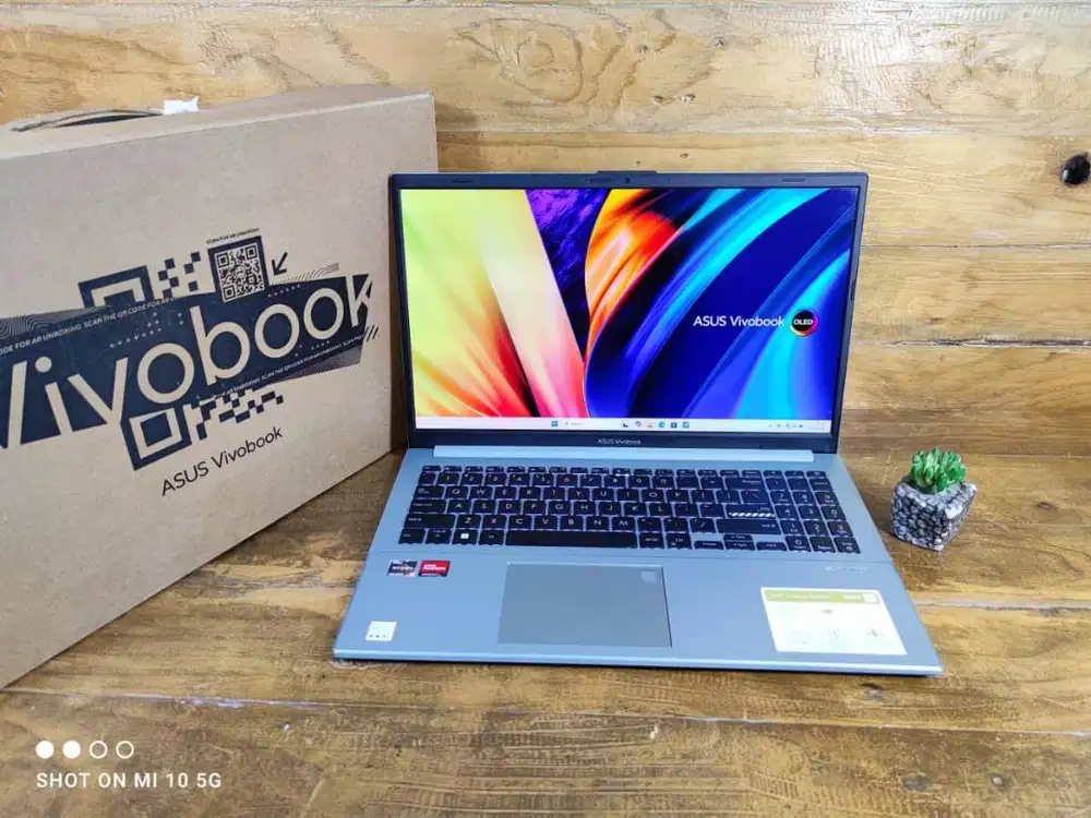 ASUS Vivobook Go 15 OLED E1504FA Ryzen 3-7320U 8/512GB Garansi ON