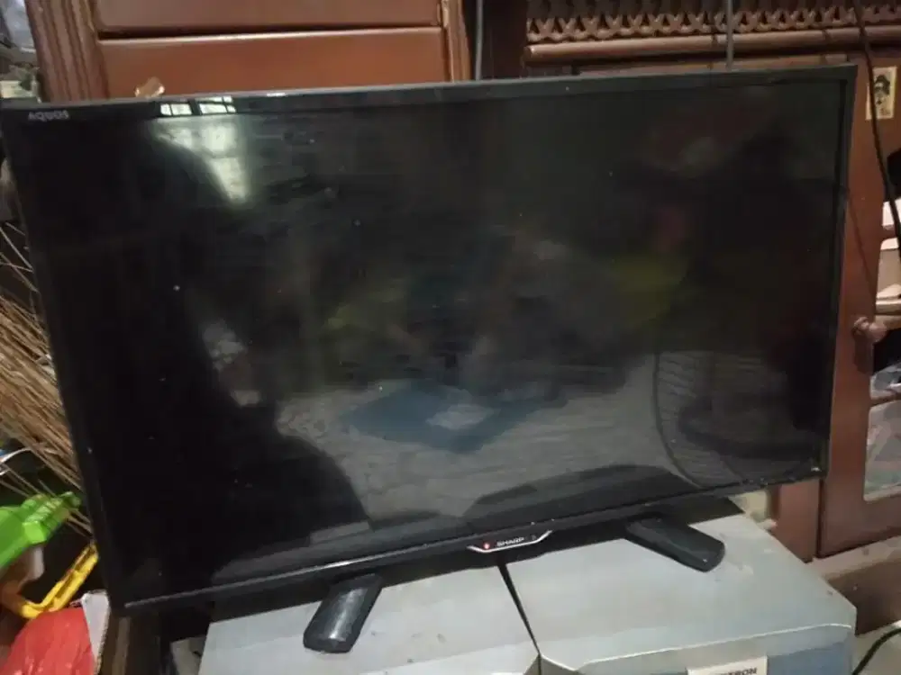 Jual tv 24 inchi merek sharp murah cuma 700rb nego gambar jernih