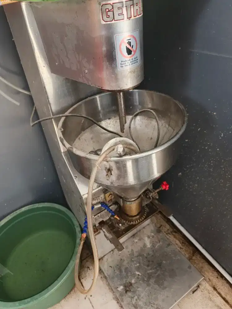 Mesin cetak dan giling bakso