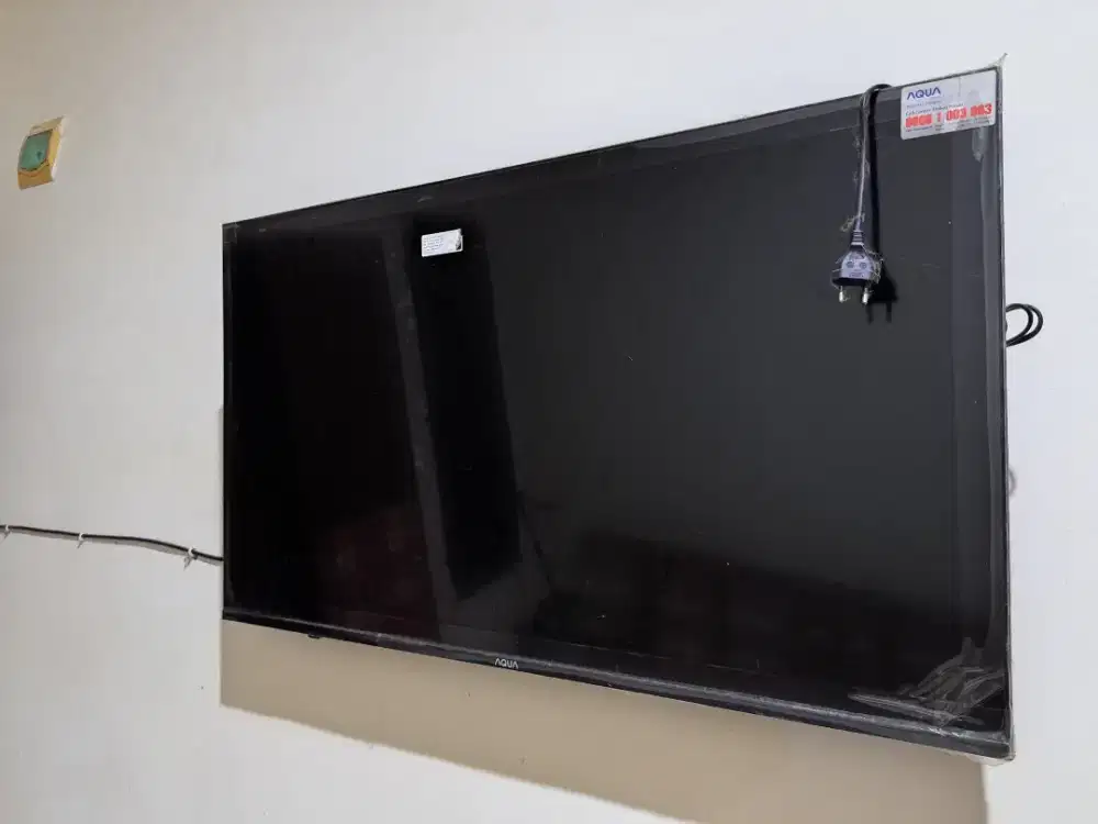 Televisi TV AQUA 43 inch LE43AQT6700FG mulus seperti baru