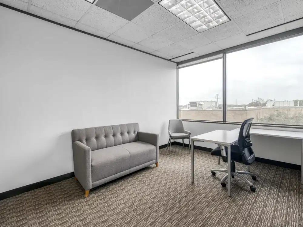 Regus - Bella Terra Lifestyle Center (Kantor Pribadi 1 orang)