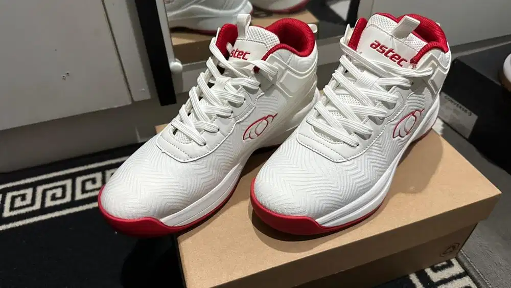 Sepatu Astec putih
