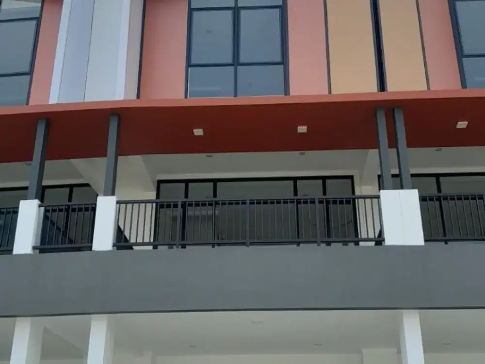 Disewakan Ruko 3 Lantai di Sumarecon Crown Gading Bekasi – Lokasi Strategis & Ramai
