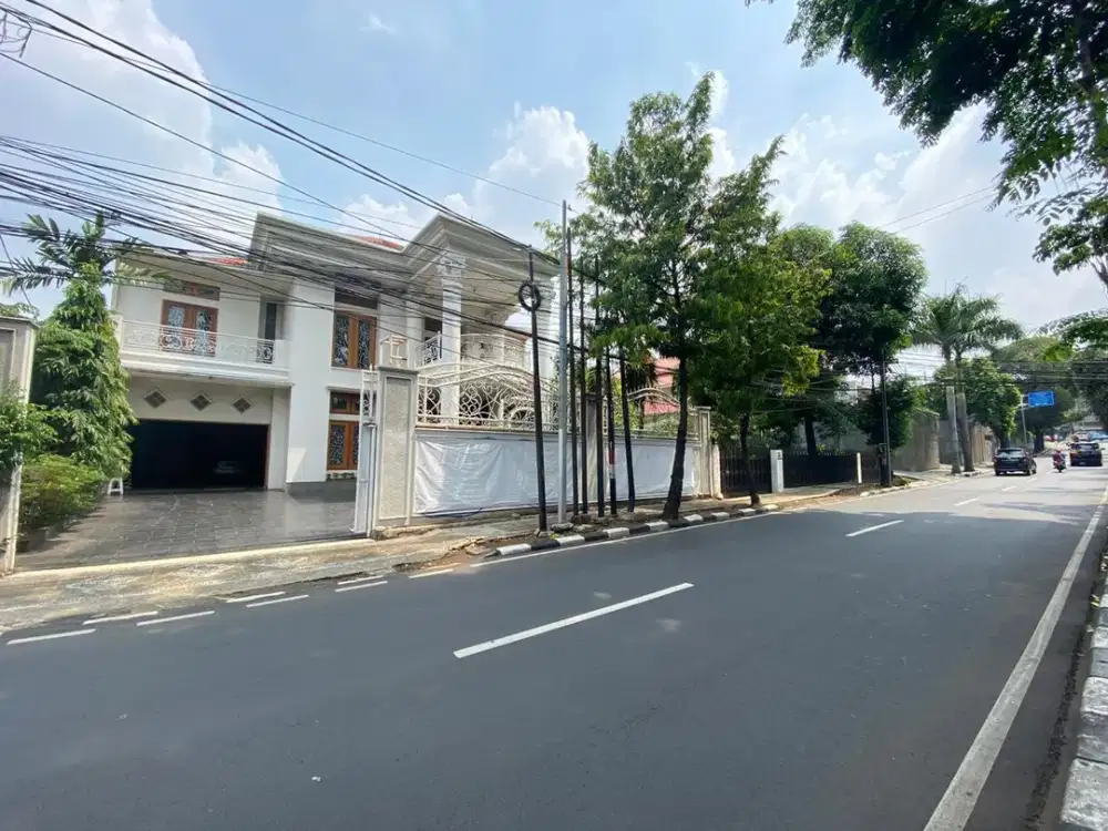 RUMAH MEWAH DI DHARMAWANGSA