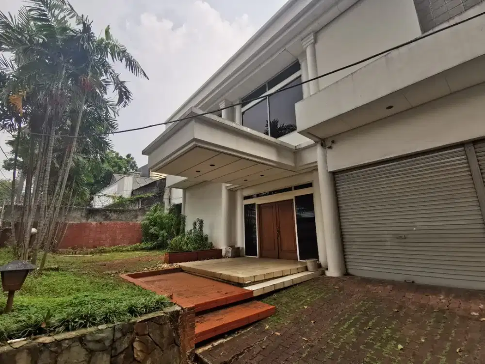 Rumah  kebayoran baru pinggir jalan raya jakarta selatan