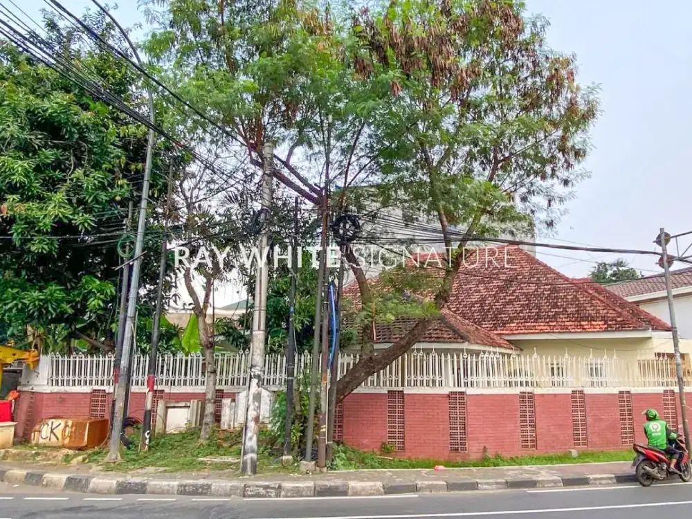 Dijual Rumah Lama Hitung Tanah Area Komersil Di Proklamasi Menteng
