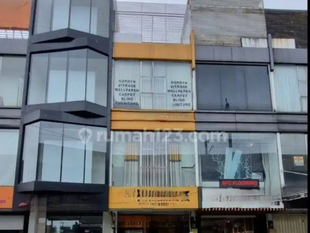 Jual Cepat Bangunan Ruko 3,5 Lantai di Boulevard Fatmawati Raya Jakarta Selatan