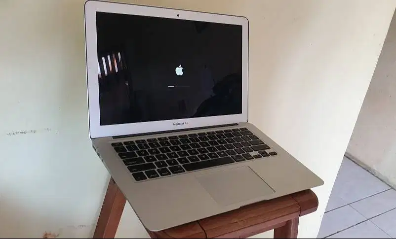 MacBook Air 2017 Core i5 RAM 8GB SSD 128 Mulus Normal Harga Pass