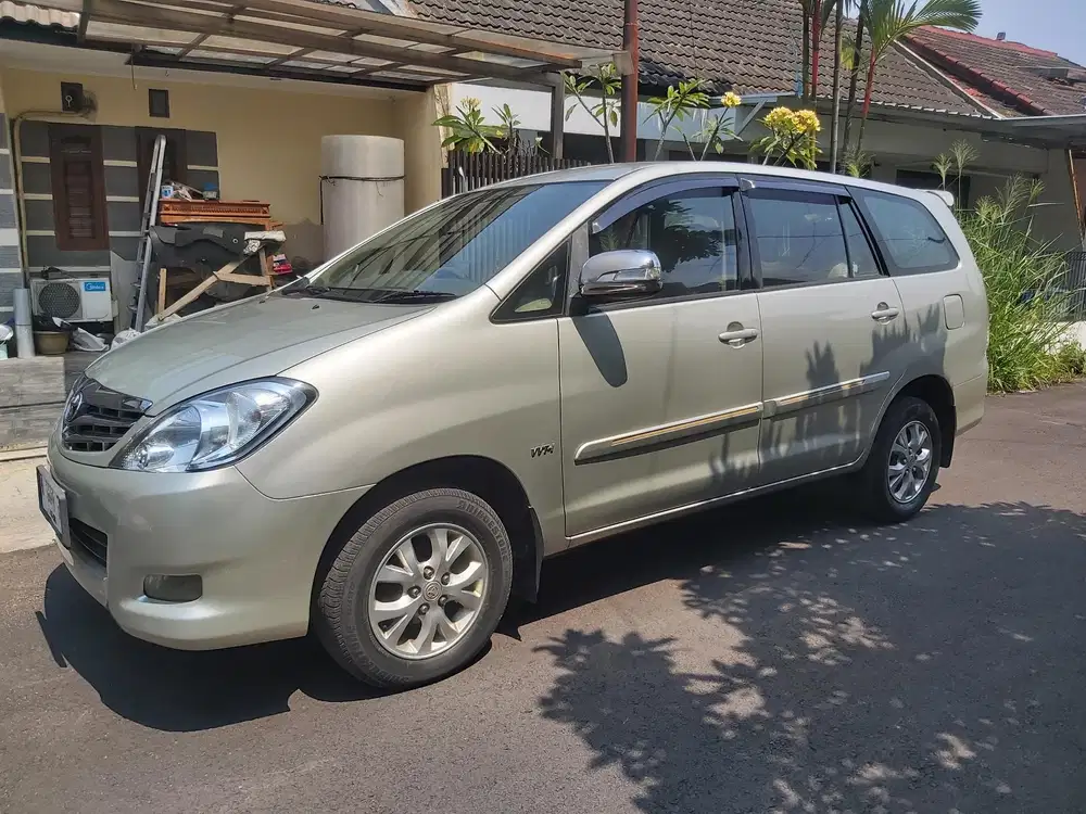 Toyota Kijang Innova 2010 Bensin