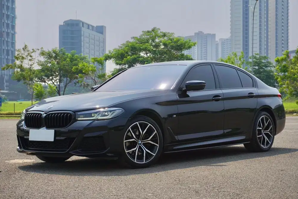 Best Deal BMW 520i G30 MSport B48 2021 Hitam Black DP Ringan