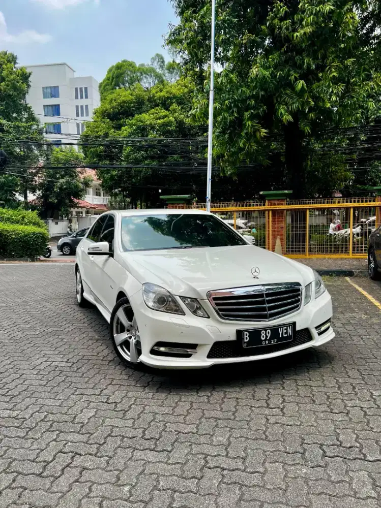 Mercedes E250 W212 CGI putih 2012
