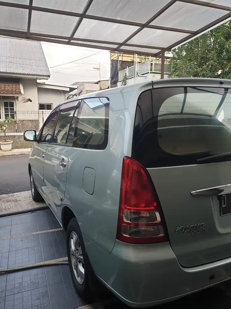 Toyota Kijang Innova 2005 Bensin