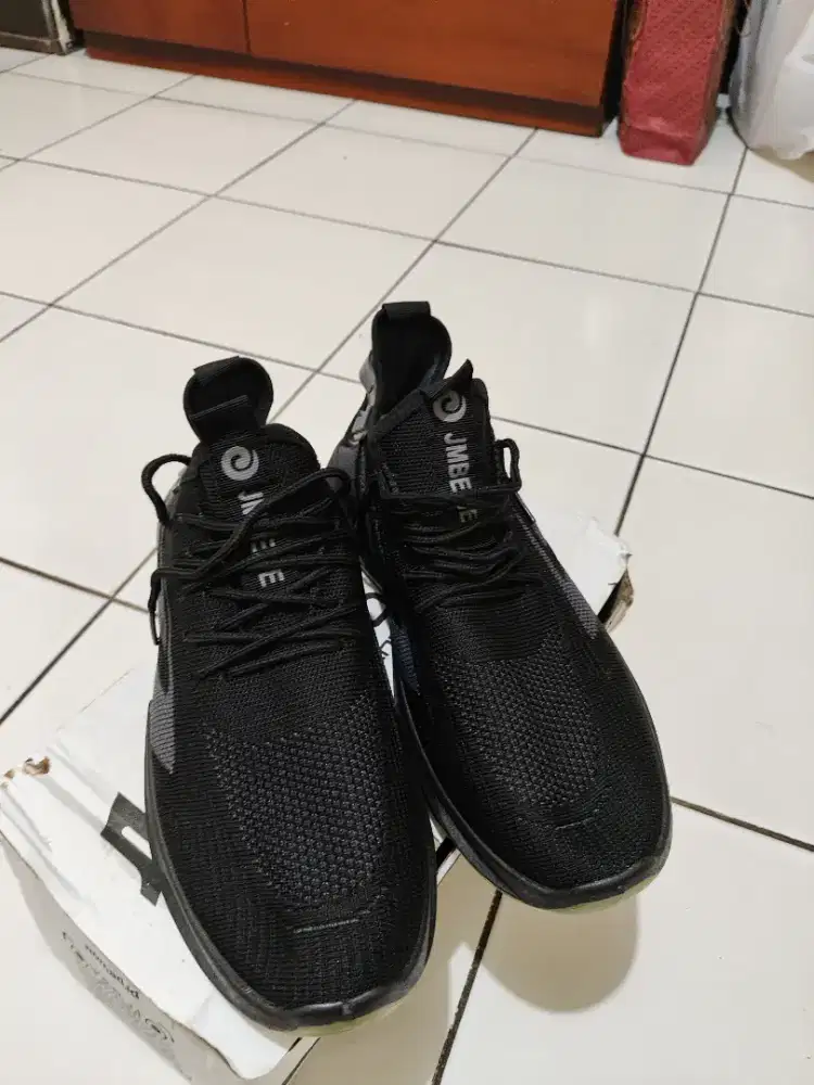 Nomadlabs Sepatu Ukuran 41