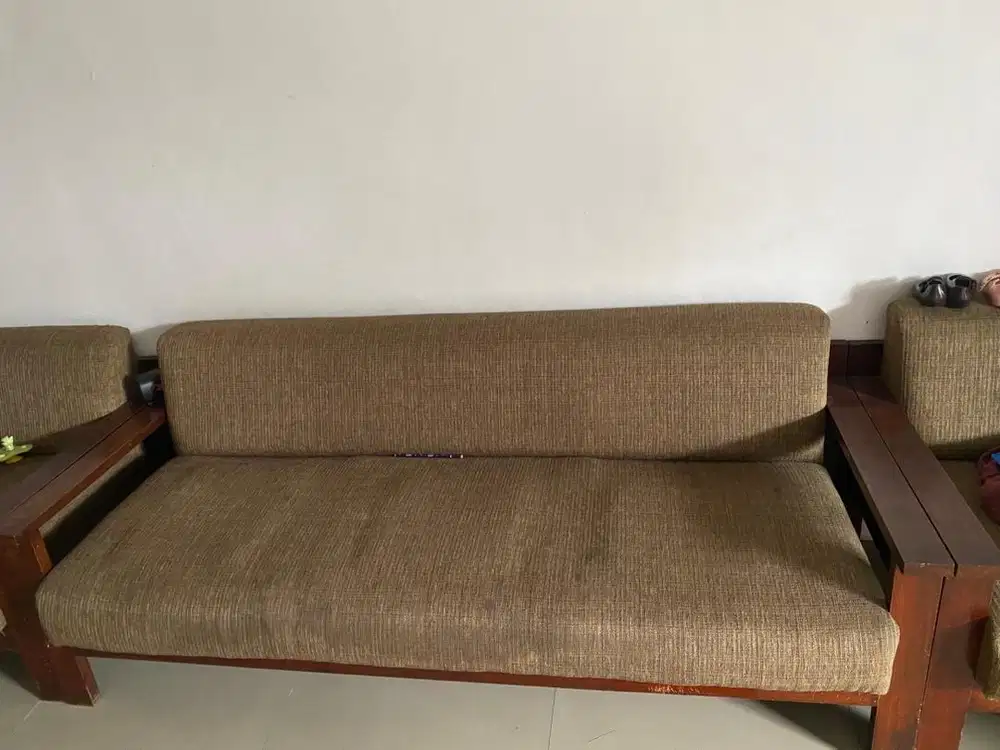 Sofa Kayu Jati, Edisi pindahan