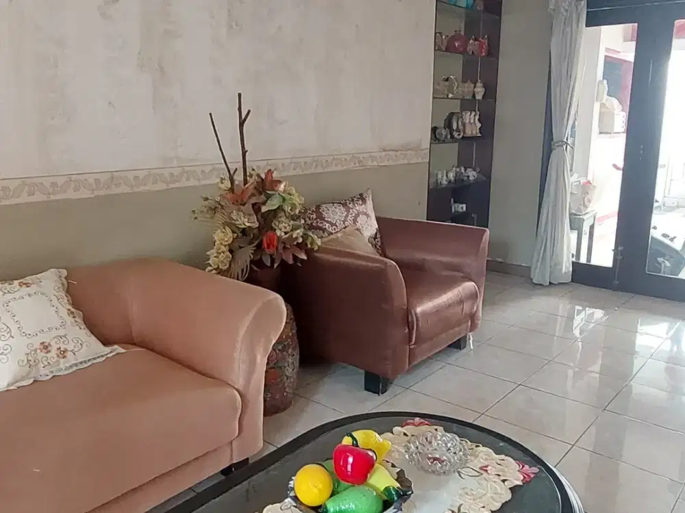 Dijual Rumah di Kota Baru Parahyangan Bandung, 2 Lantai Semifurnished