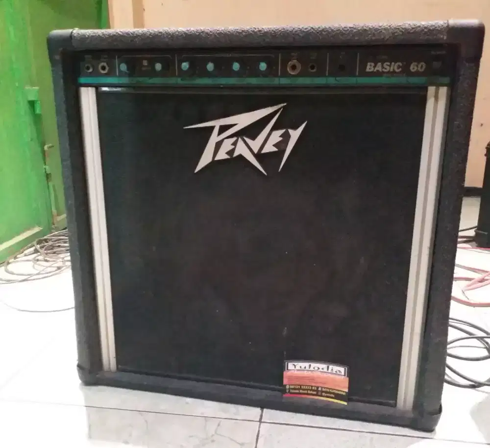 YULODIA BEKASI-peavey basic 60 made in usa ampli bass