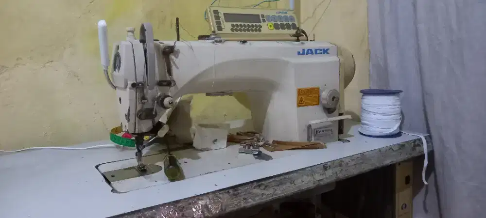 Mesin Jahit Otomatis merek Jack, siap pakai, kondisi bagus