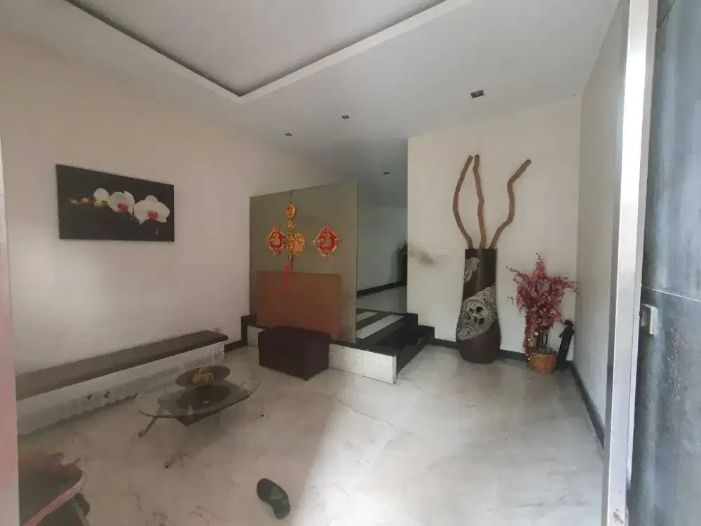 Jual Rumah 3,5 Lt Harga Terjangkau Lokasi Manyar PIK Jakarta Utara