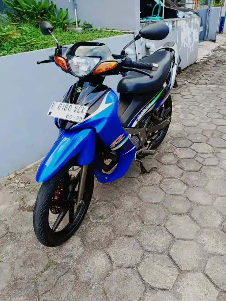 Suzuki satria 2004, asli hitam biru ,motor normal semuane ,body2 mulus