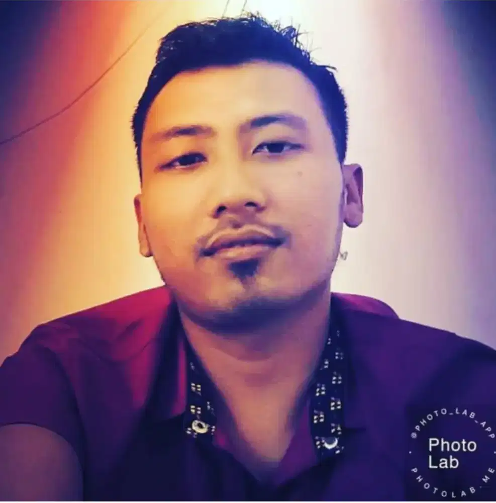 Mencari pekerjaan apa saja.