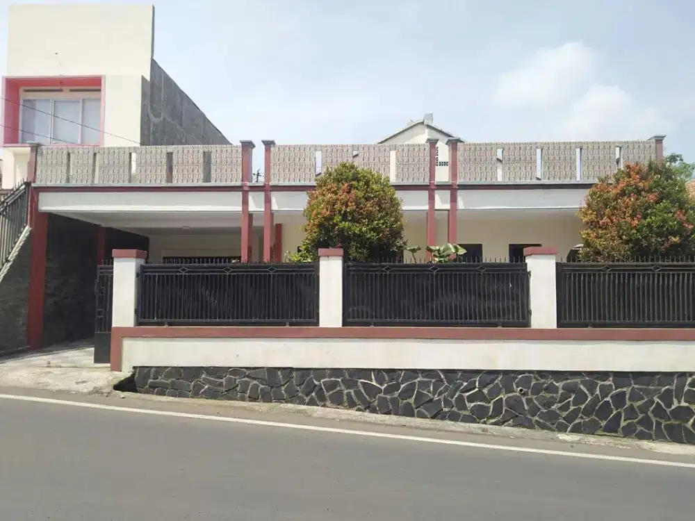 Dijual Rumah Bersih & Terawat di Pinggir Jalan Raya Padalarang Cisarua