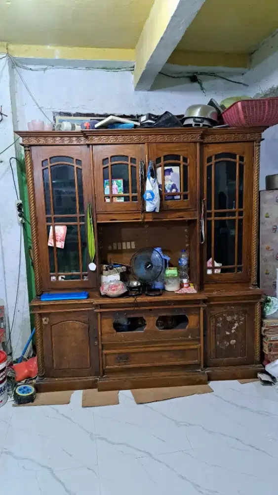 Lemari kayu jati