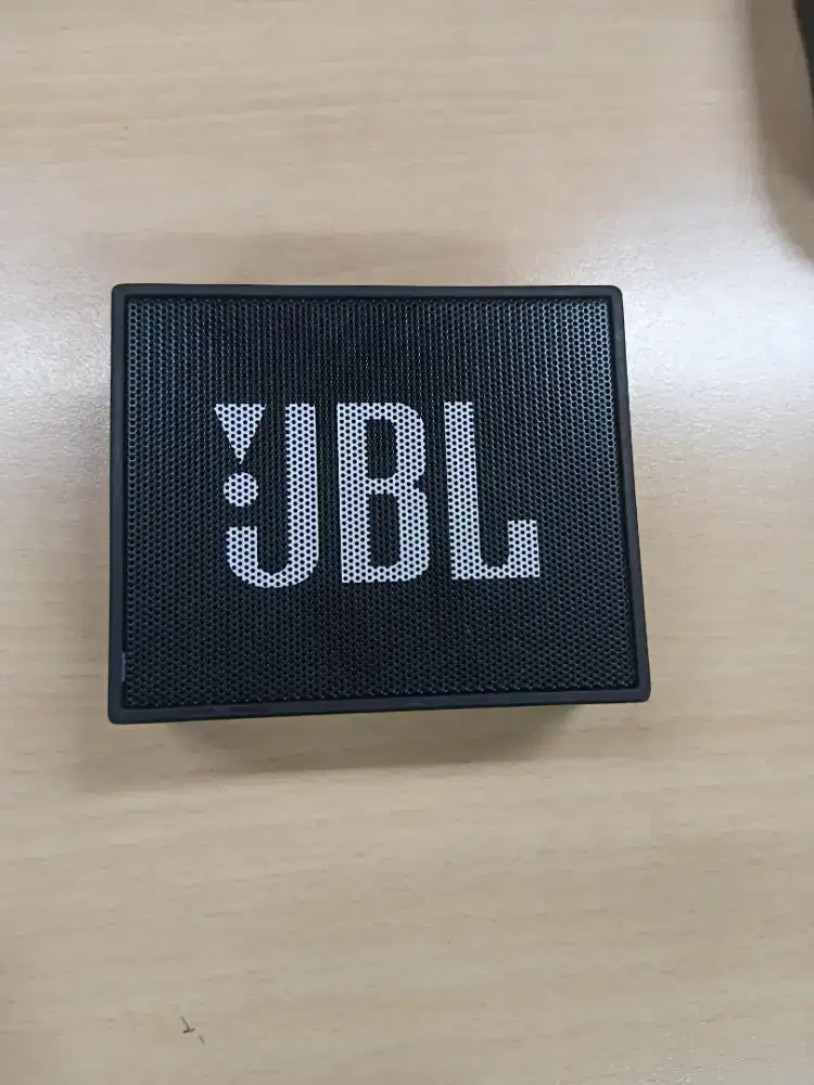 JBL GO warna hitam