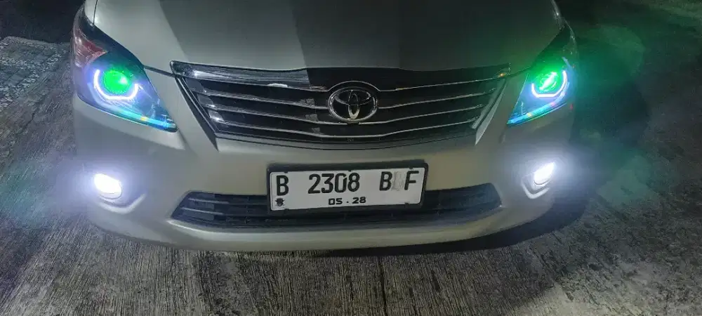 Lampu Depan Innova 2013