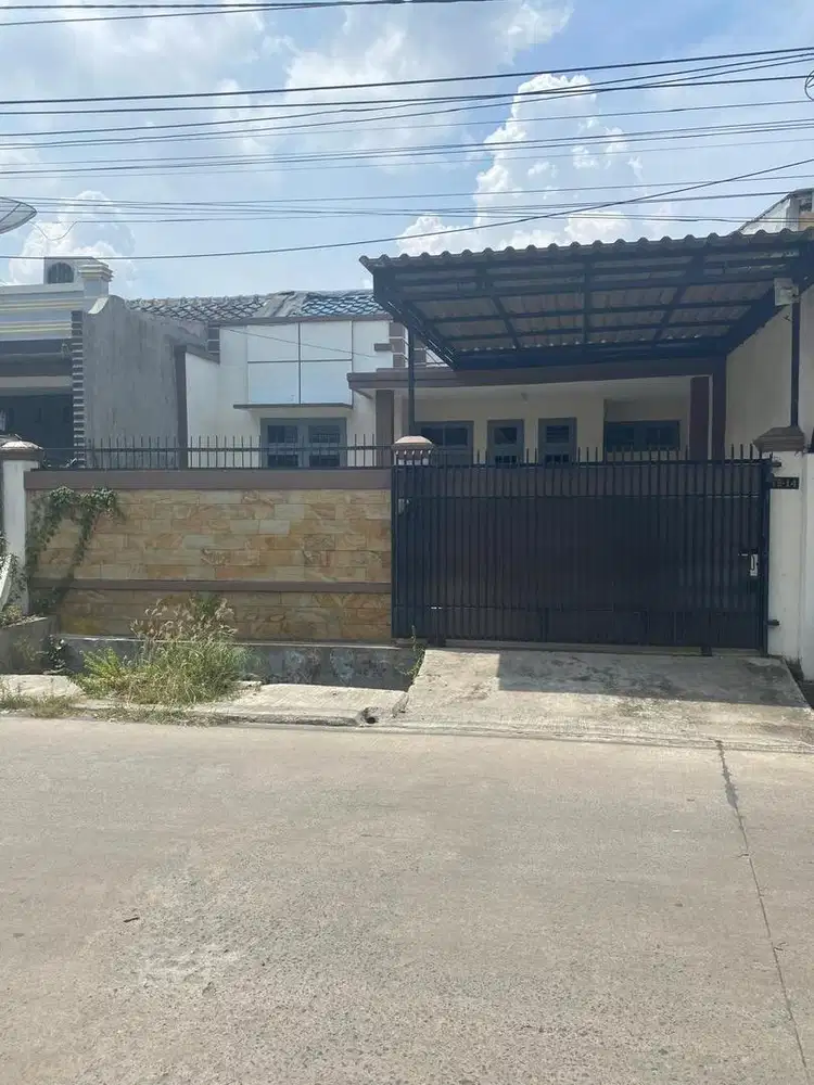 Rumah rapi dan luas disewakan cepat