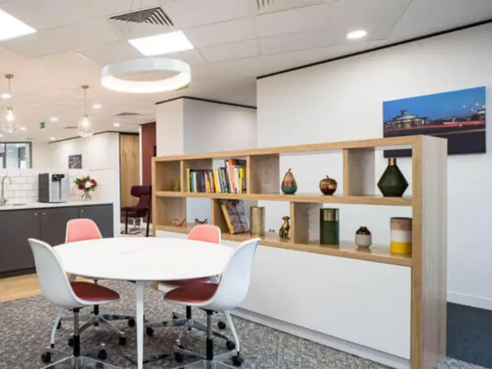 Regus - Pakuwon Centre Surabaya (Kantor Pribadi 3 orang)