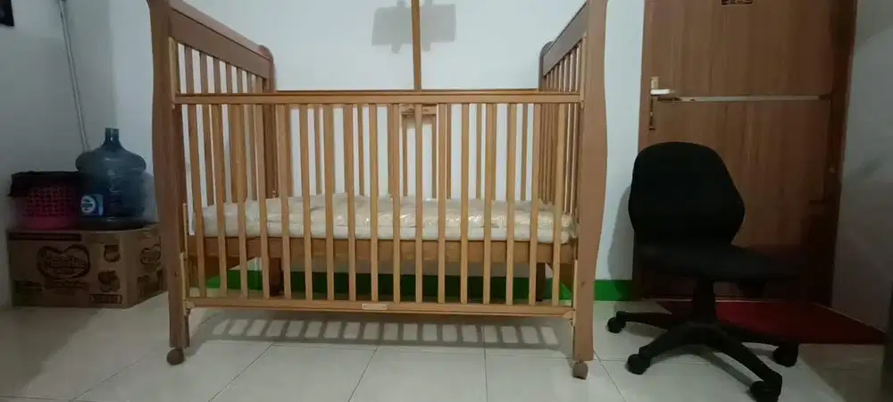 Baby Crib Box Bayi Kayu Natural, Ada Roda – Kondisi Bagus 90%
