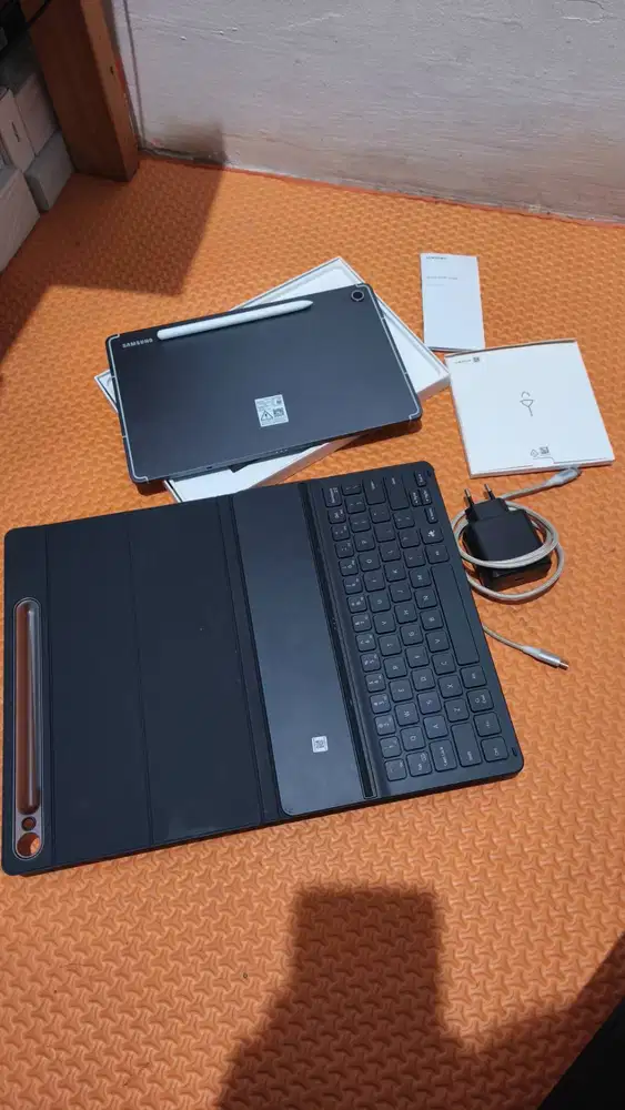 Samsung Galaxy Tab S10 FE Wi-Fi 8/128 Gray Free AI Keyboard Book Cover