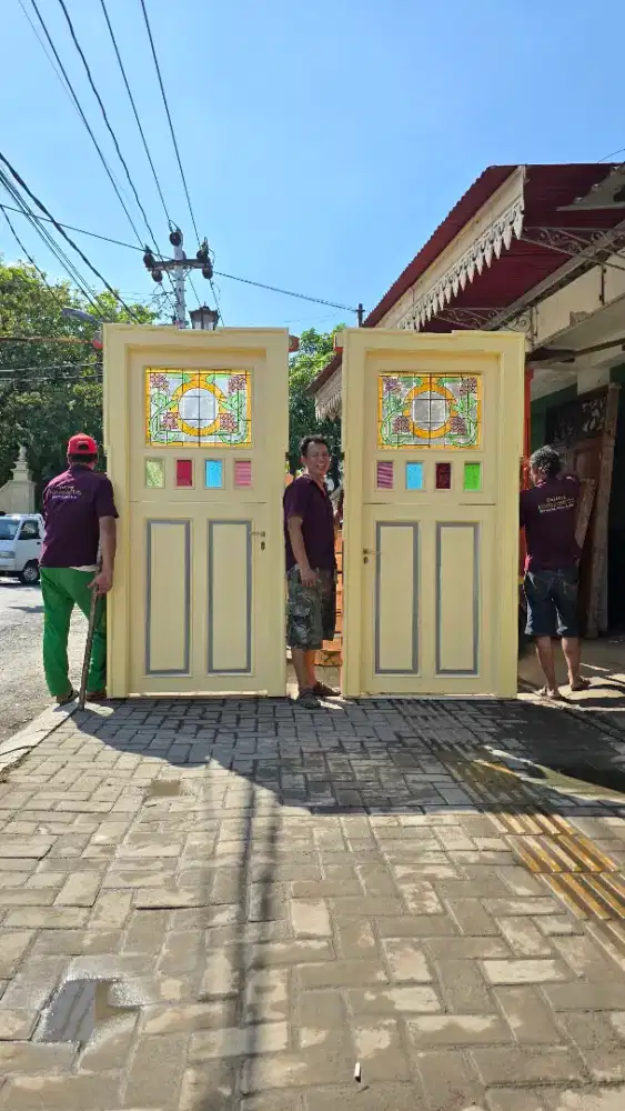 pintu kaca patri kuno