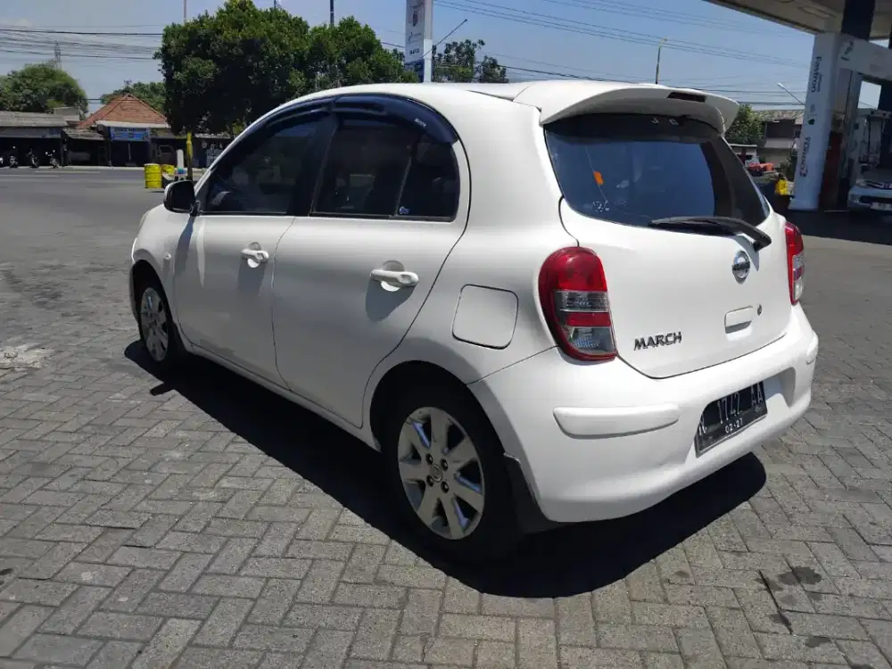 Nissan MARCH 2012