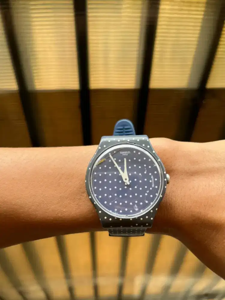 Jam tangan Swatch blue polka dot